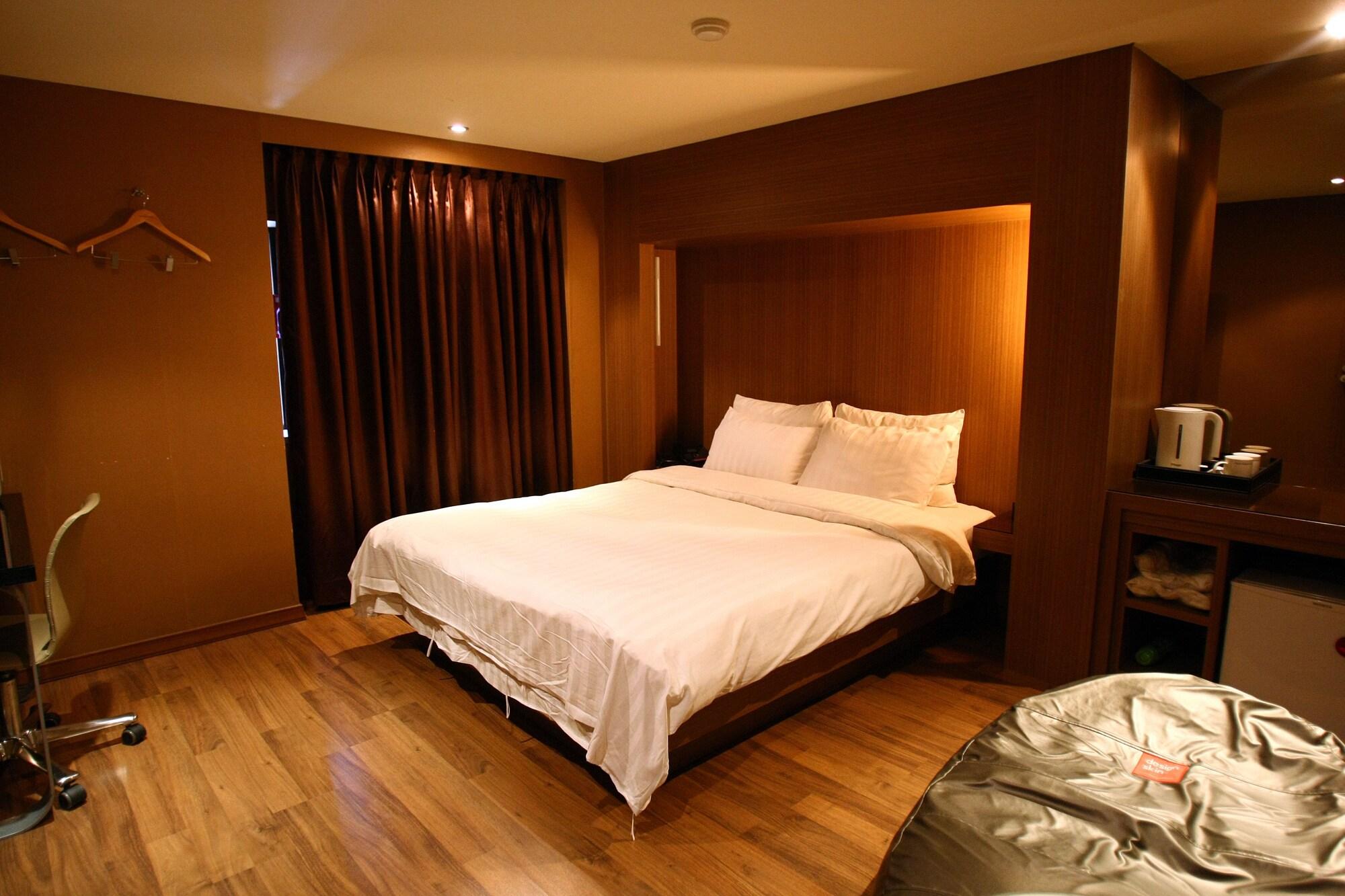 The California Hotel Seoul Seocho Екстериор снимка
